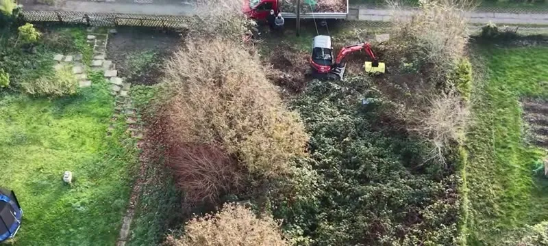 Drohnenaufnahme einer Flächenräumung durch L&S Galabau